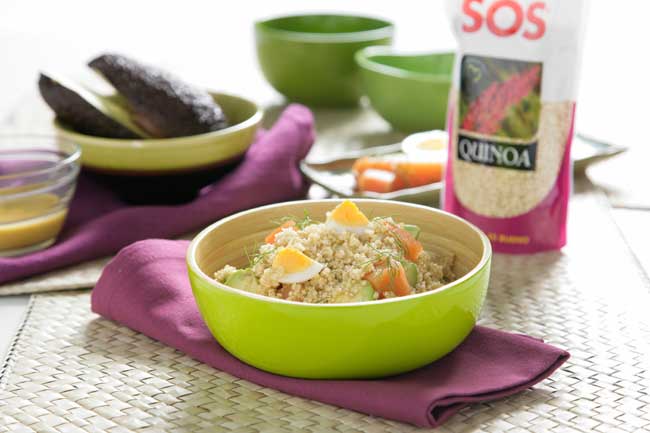 Ensalada de quinoa con aguacate y huevo