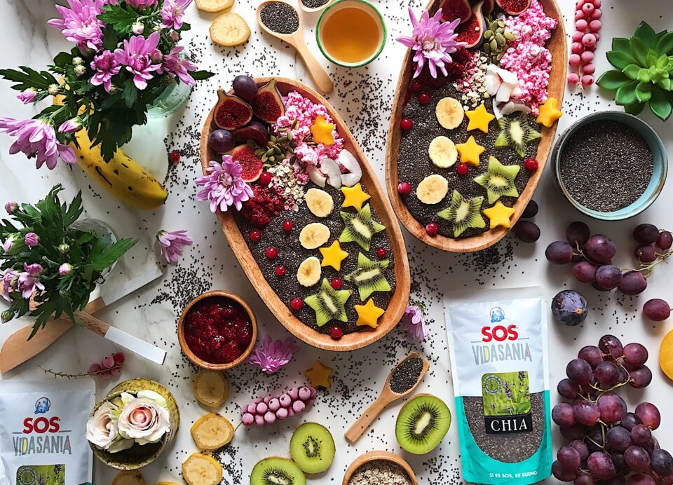Smoothie saludable de chía, requesón y frutas por Laura Ponts