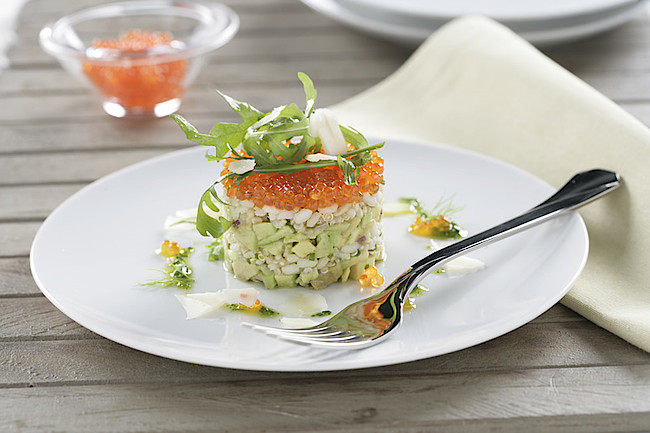 Timbal de arroz integral con quinoa y guacamole
