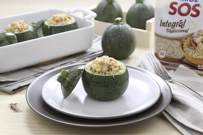 Calabacines rellenos de arroz integral y pollo