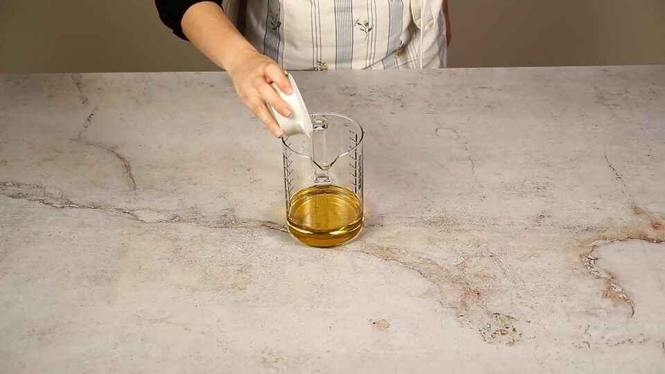 Prepara el alioli