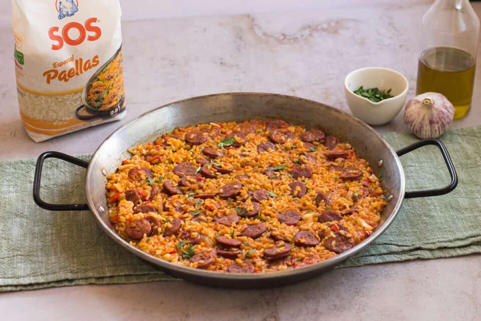Paella con chorizo