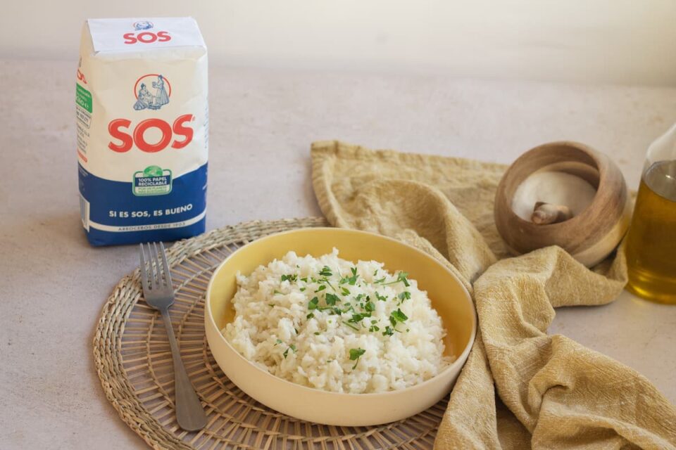 Arroz blanco al microondas de forma fácil y rápida