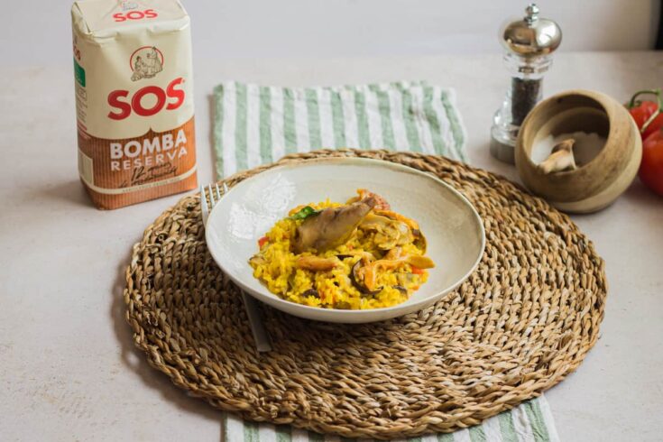Conejo con arroz y setas