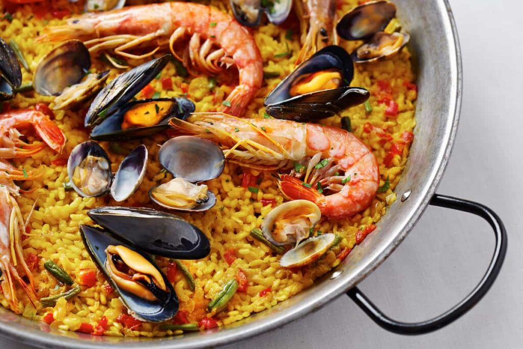 Ventajas y desventajas de tapar la paella