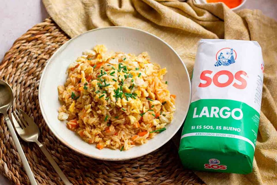 Arroz frito con huevo delicioso y fácil de preparar