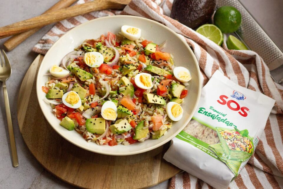 Ensalada de arroz con aguacate: una receta fresca y nutritiva