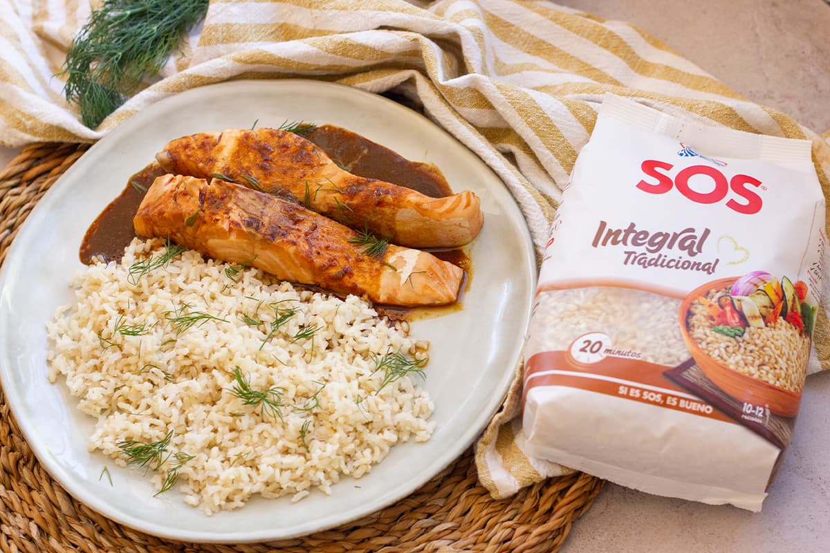 Arroz con salmón y soja