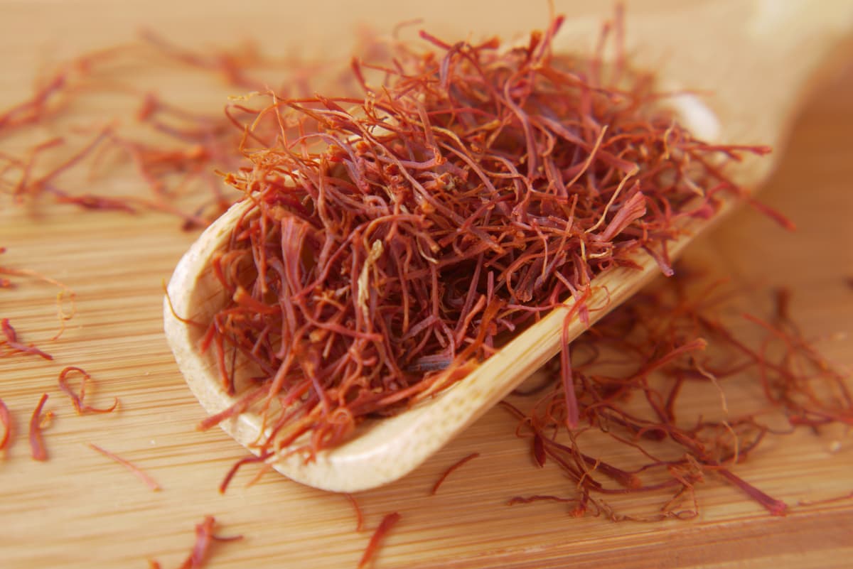 ¿Qué es la infusión de azafrán y por qué es esencial en la cocina?