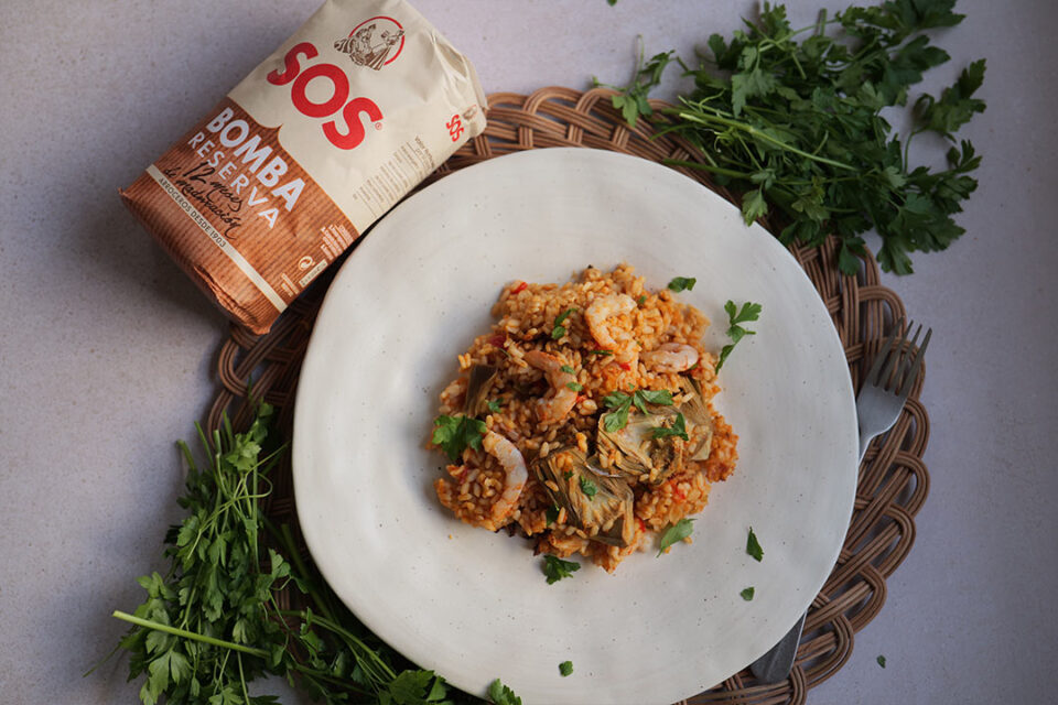 Arroz con alcachofas y gambas