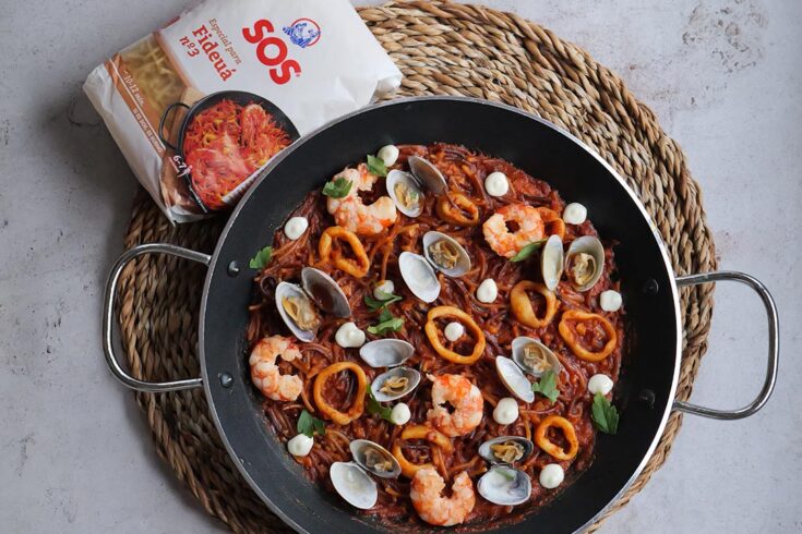 Fideúa de pescado sencilla