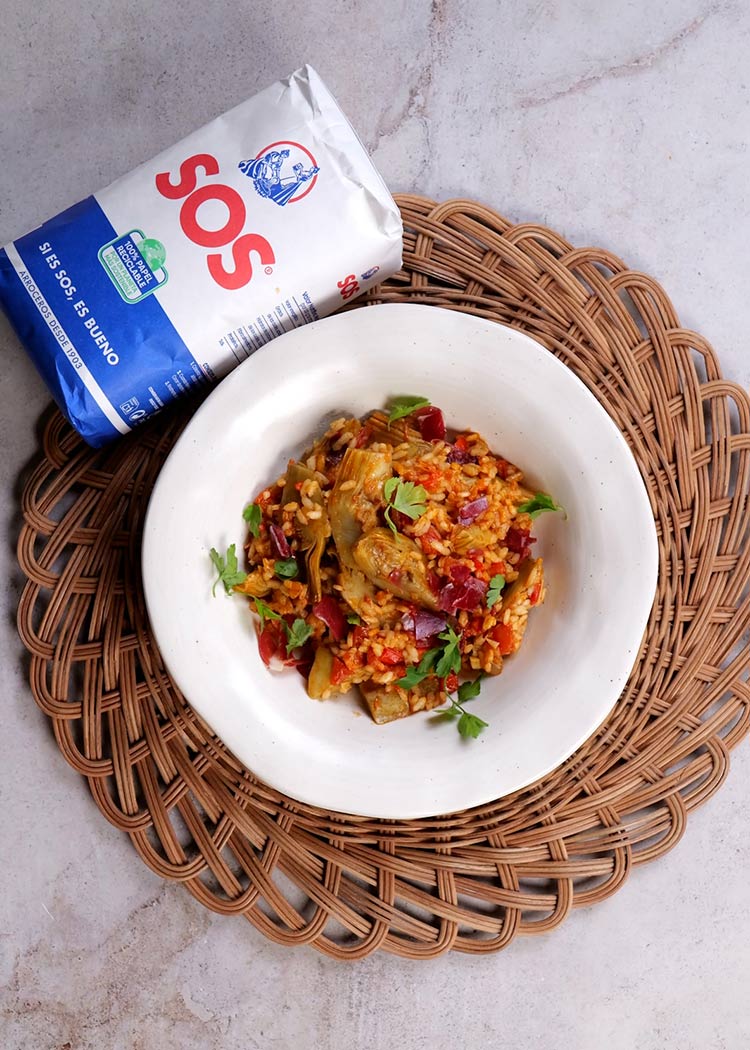 Presentación de arroz con alcachofas congeladas