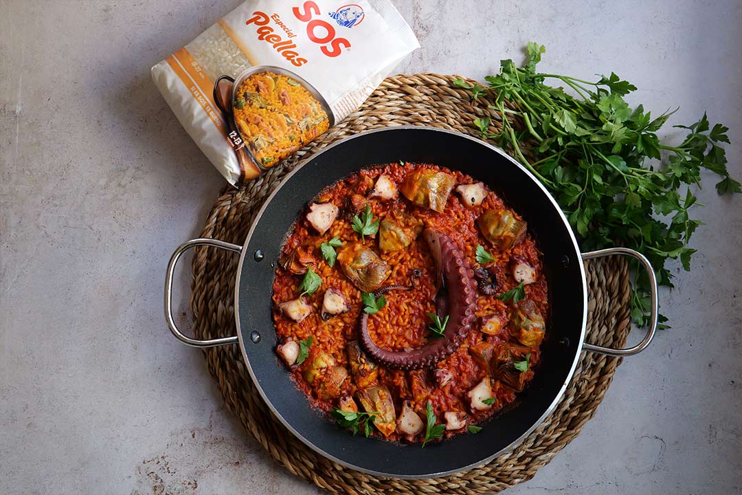 paella de pulpo y alcachofas