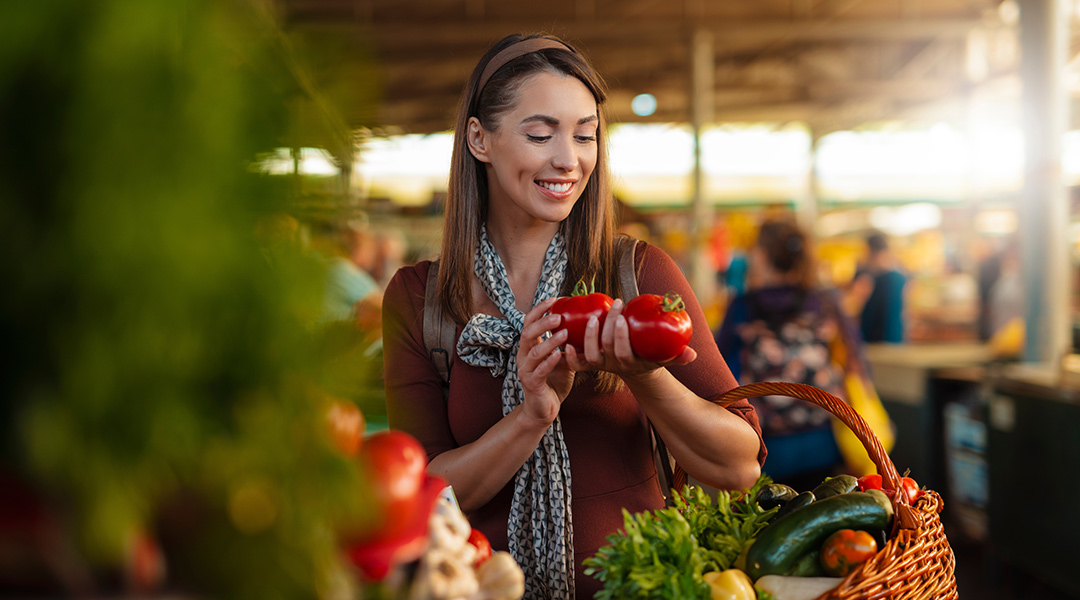 Más allá de la dieta: otros factores que influyen en tu sueño