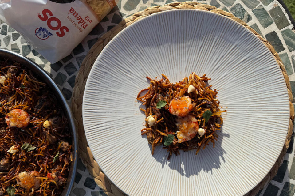 Fideuá mixta: receta tradicional mediterránea