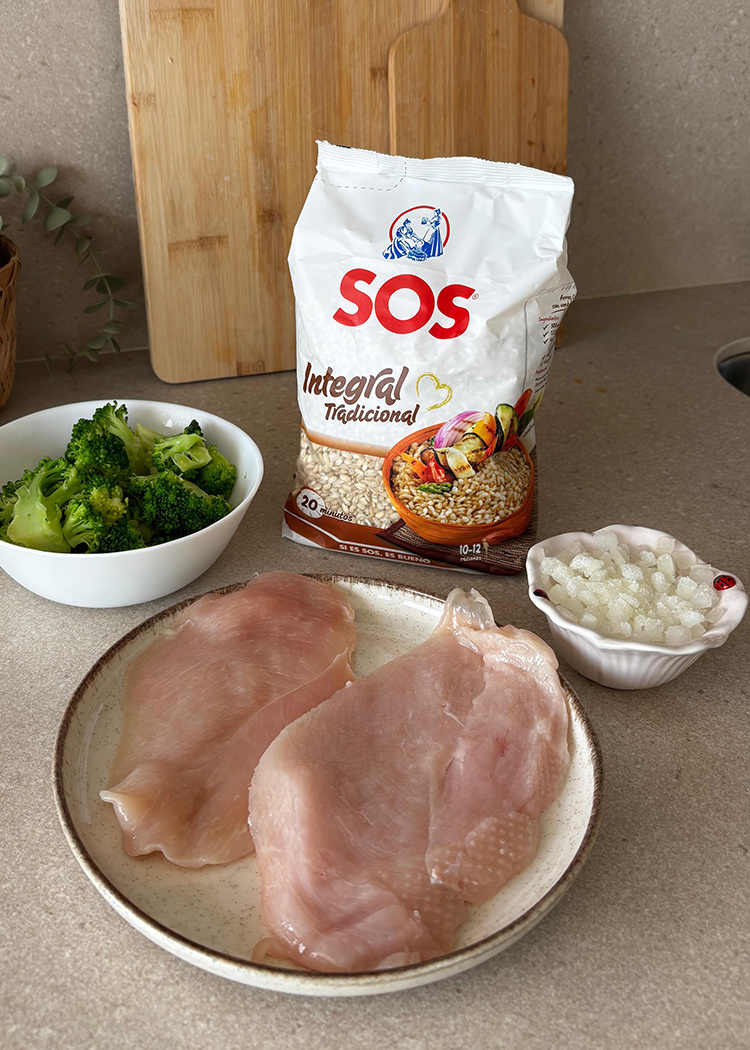 ingredientes arroz con pollo y brocoli